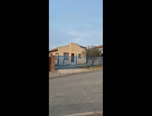 2 BEDROOM HOUSE FOR SALE IN OLIEVENHOUTBOSCH